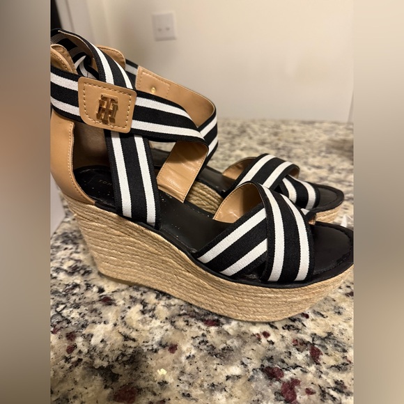 Tommy Hilfiger Striped Black and Tan Wedge Sandals - Picture 2 of 6
